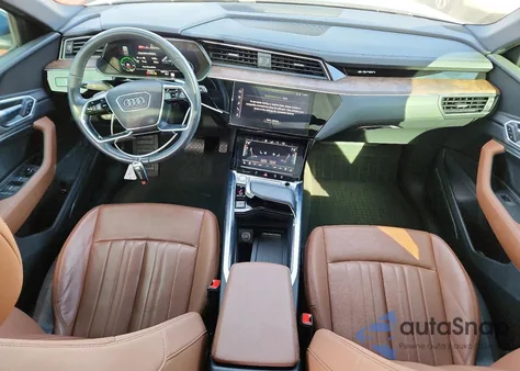 2019 Audi E-Tron Premium Plus z USA, uszkodzony, nr VIN WA1LABGE5KB020950